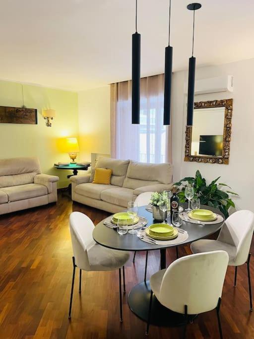 Re Gallo Luxury Apartment Plebiscito In Via Chiaia Napoli Exterior foto